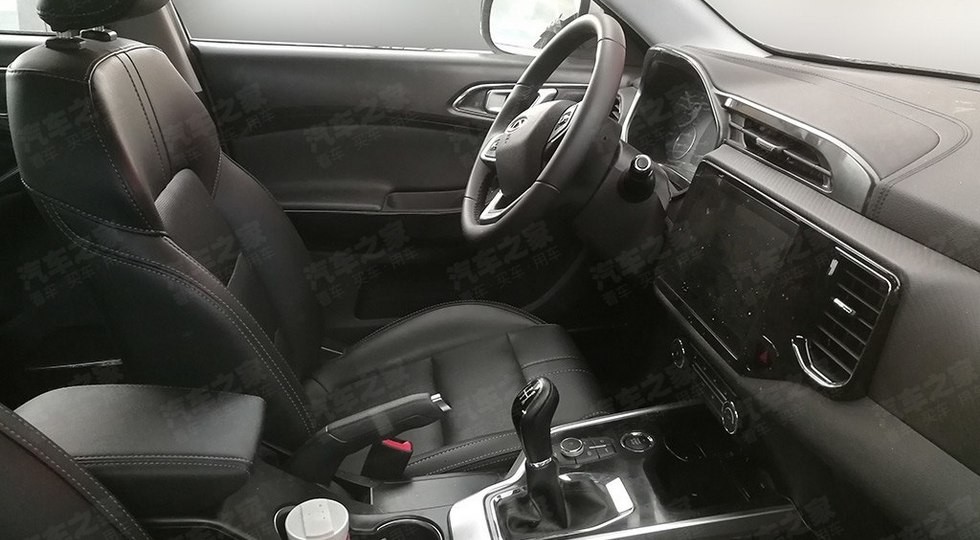 Фото салона обновлённого кросса Chery. В РФ модель приедет в дореформенном виде - «Chery»