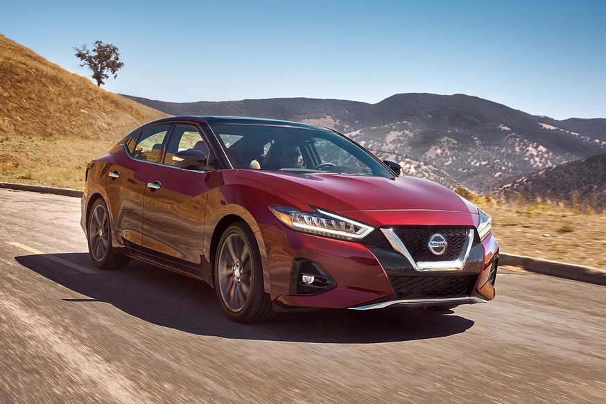 Конкурент BMW 3 Series от Nissan: интерес покупателей пытаются вернуть рестайлингом - «Nissan»