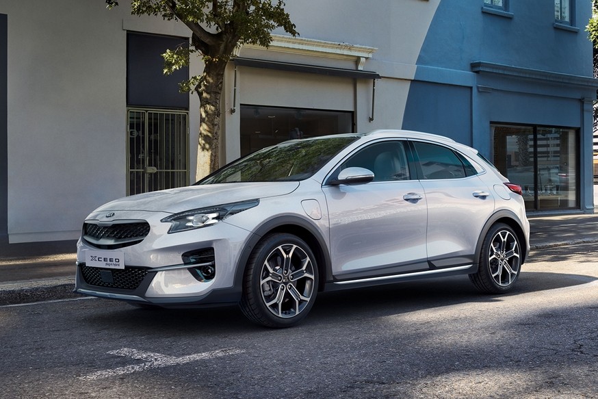 Кроссовер Kia XCeed и универсал Ceed потеряли в практичности, став гибридами - «Kia»