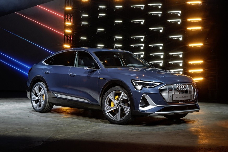 Купеобразный кросс Audi e-tron Sportback: менее практичен, чем собрат, зато дальнобойнее - «Audi»