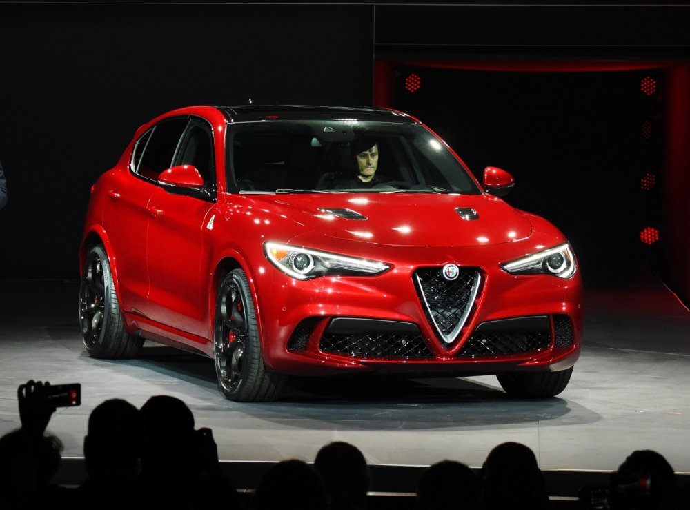 Alfa Romeo Stelvio хочет отнять титул «самого быстрого» у Porsche Macan - «Alfa Romeo»