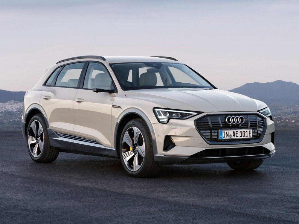 Audi не может начать продажи кроссоверов e-tron из-за проблем - «Audi»