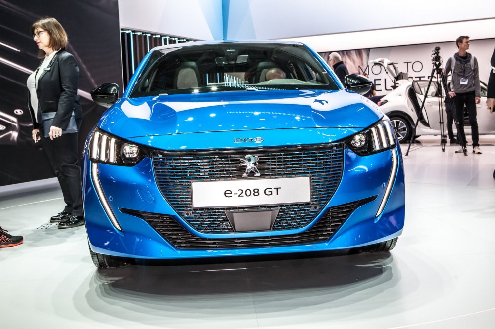 Ажиотаж, да не наш? Обзор и видео нового Peugeot 208 - «Peugeot»