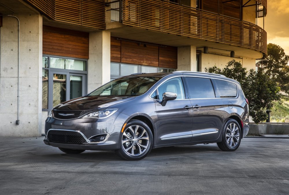 Chrysler Pacifica в России: продажи мизерные, но они растут - «Chrysler»