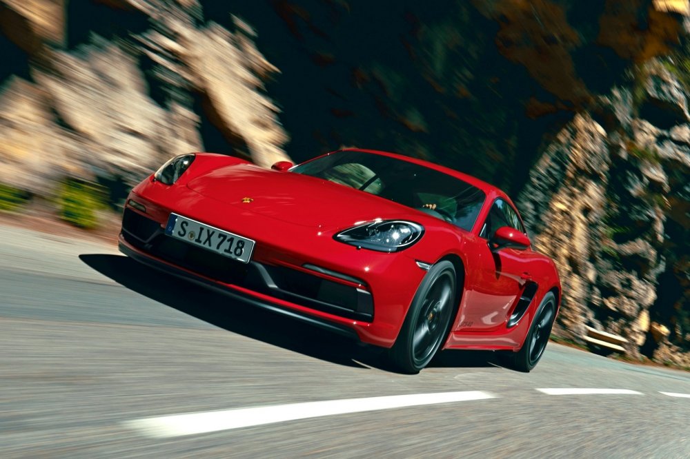 Дауншифтинг: Porsche удешевила модель 718 c «атмосферником» и МКП - «Новостной Автоблогер»