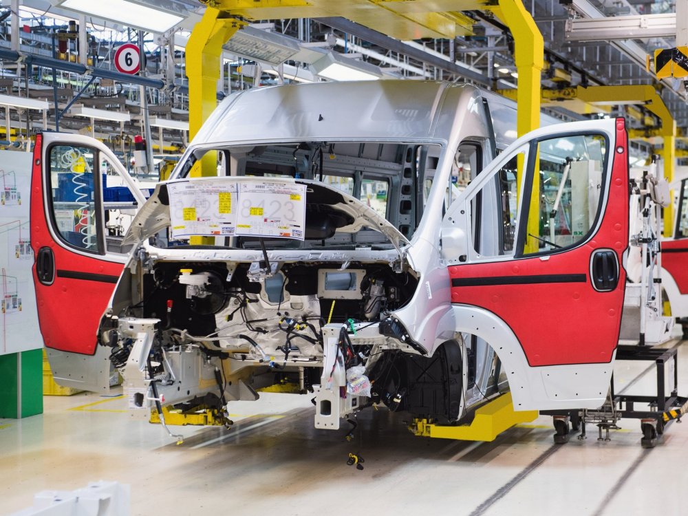Дверь от Феррари, капот от Ламборгини: как собирают Fiat Ducato на заводе Sevel - «Fiat»