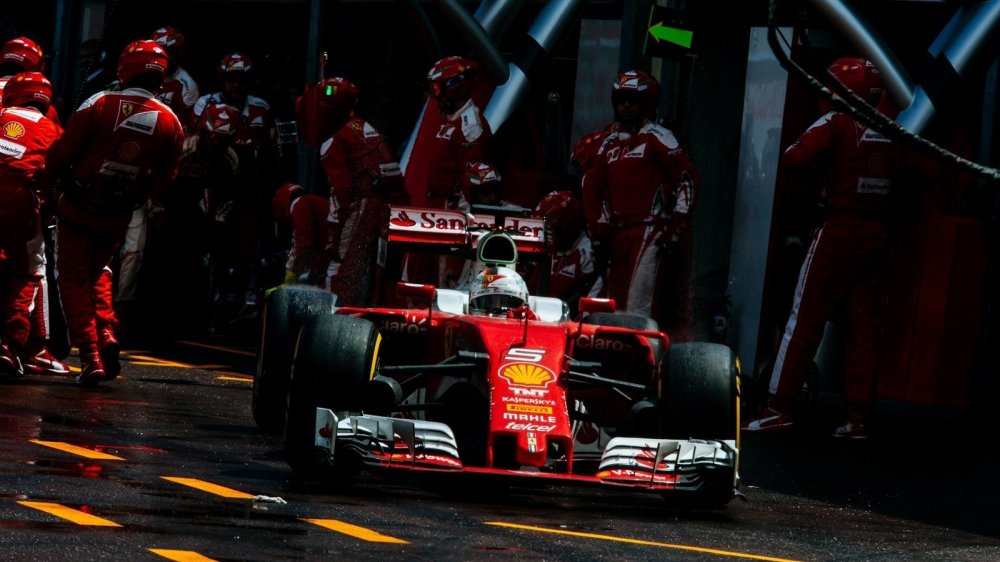 Ferrari предоставит модернизированный двигатель только Феттелю - «Ferrari»