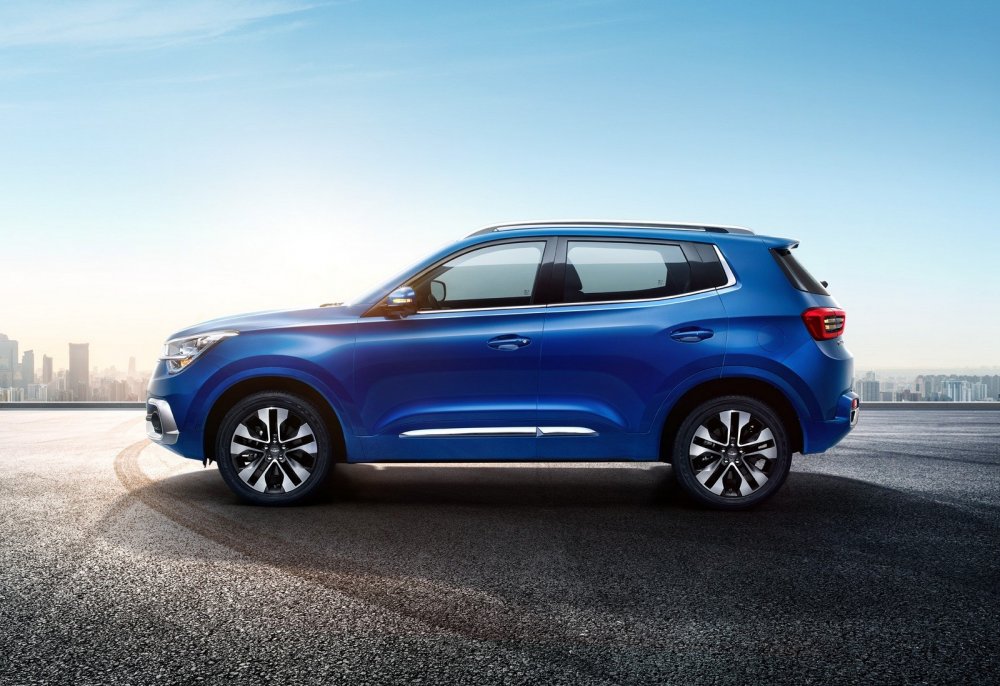 Фото салона обновлённого кросса Chery. В РФ модель приедет в дореформенном виде - «Chery»