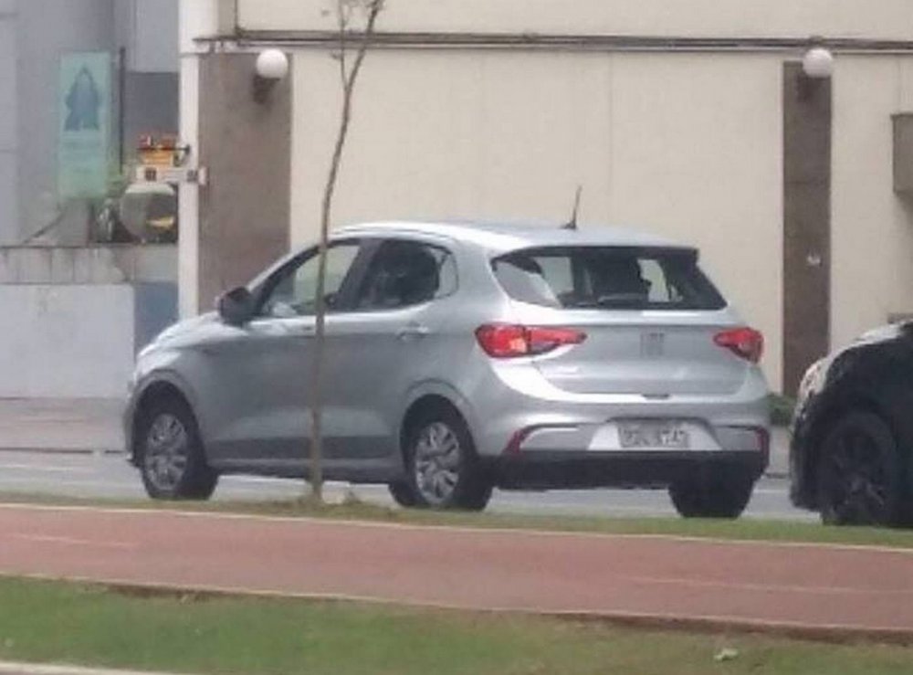 Фотошпионы поймали базовую версию хэтча Fiat Argo - «Fiat»
