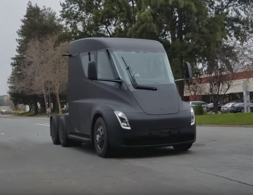 Грузовик Tesla показался на видео без камуфляжа - «Грузовики и автобусы»