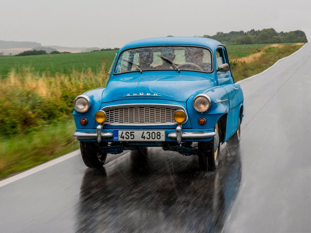 Хруст шестерен и груды кирпичей: тест-драйв Skoda Octavia 1962 года - «Тест-драйв»