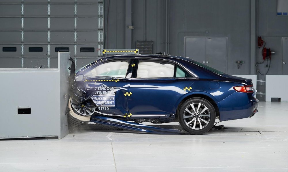 IIHS провела краш-тесты шести больших седанов - «Lincoln»