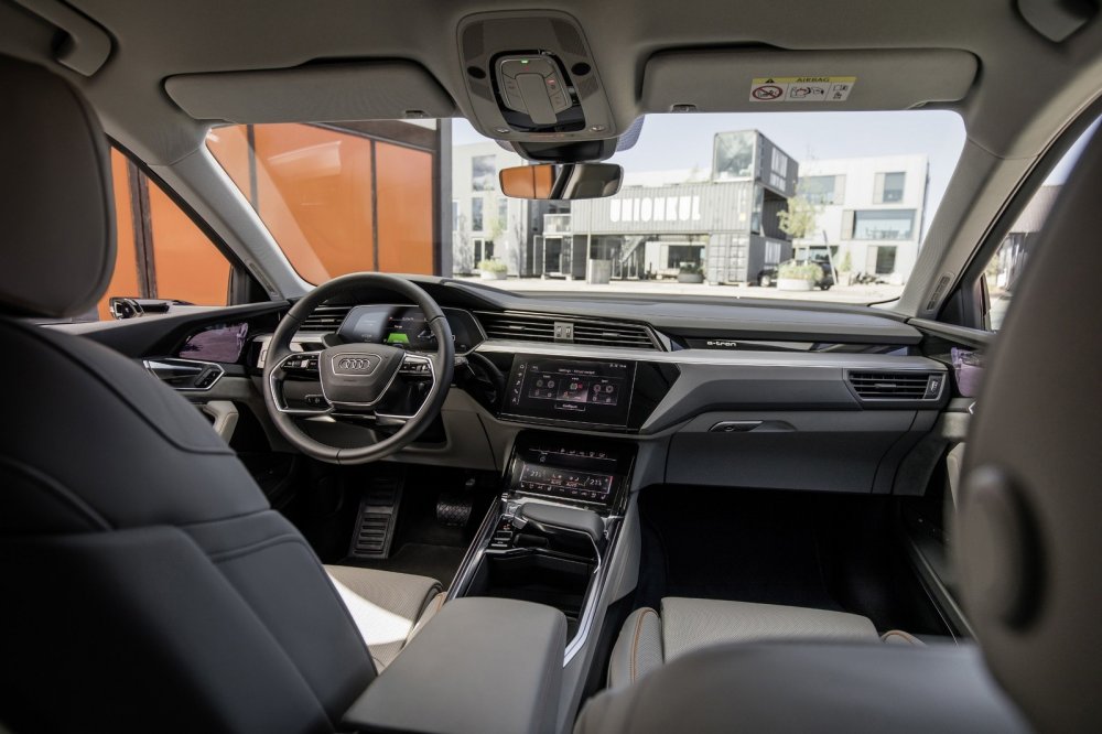 Кроссовер Audi с камерами вместо наружных зеркал: есть фото салона - «Audi»