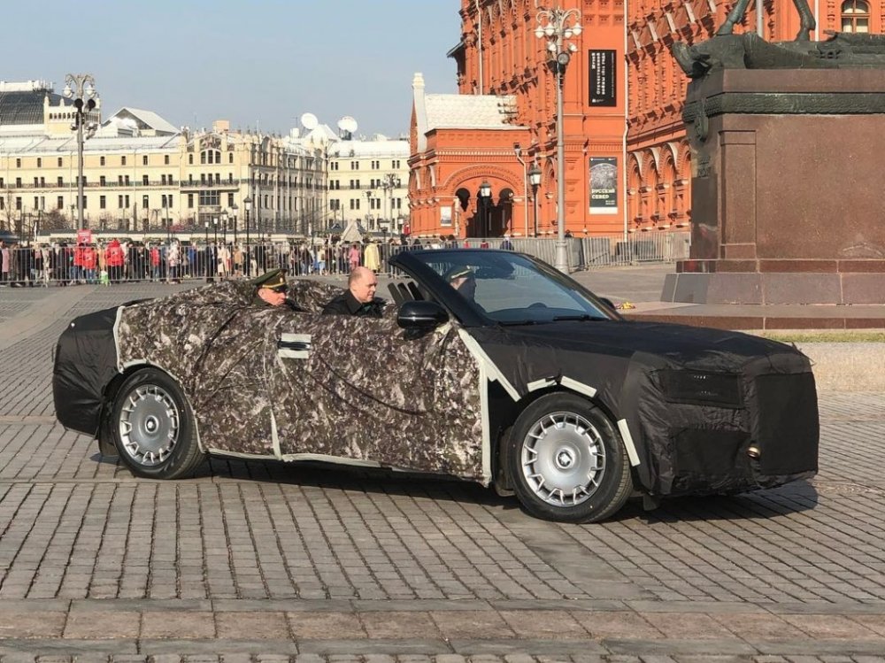 Крыши долой! Парадные кабриолеты Aurus проехали по Красной площади - «Aurus»