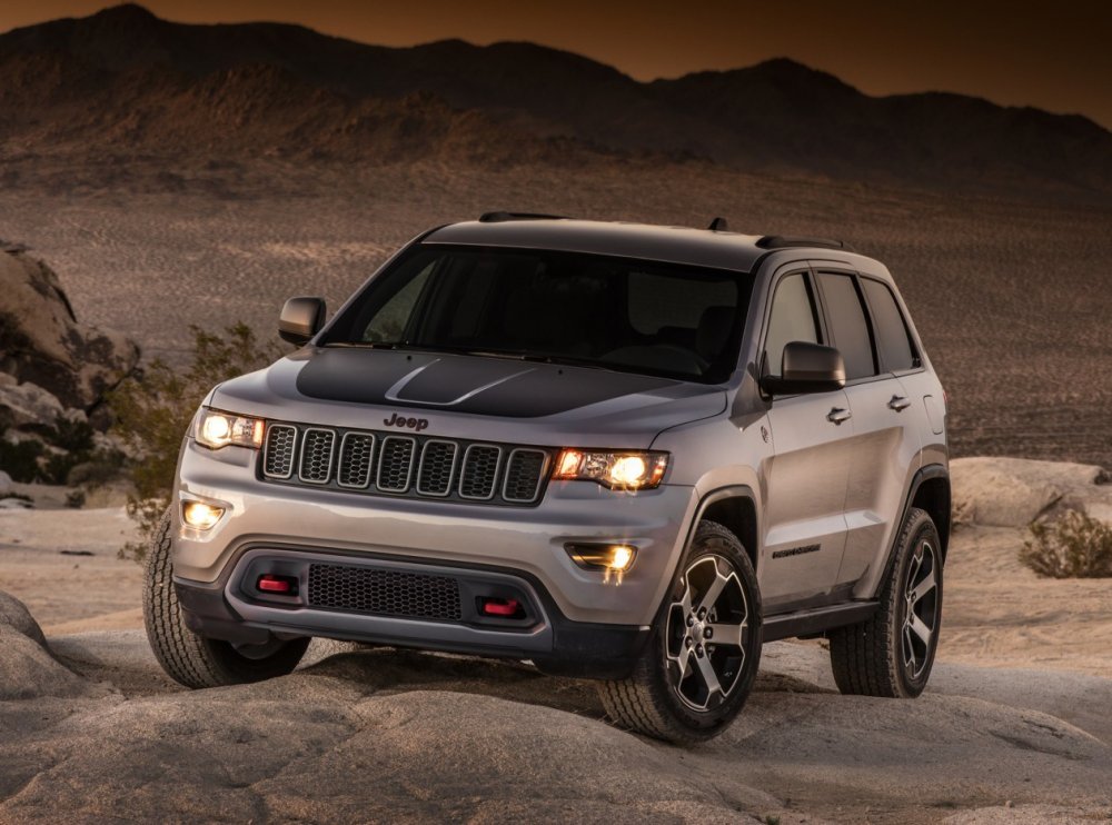 Кто кого: Jeep Grand Cherokee Trackhawk против Dodge Challenger Hellcat - «Dodge»