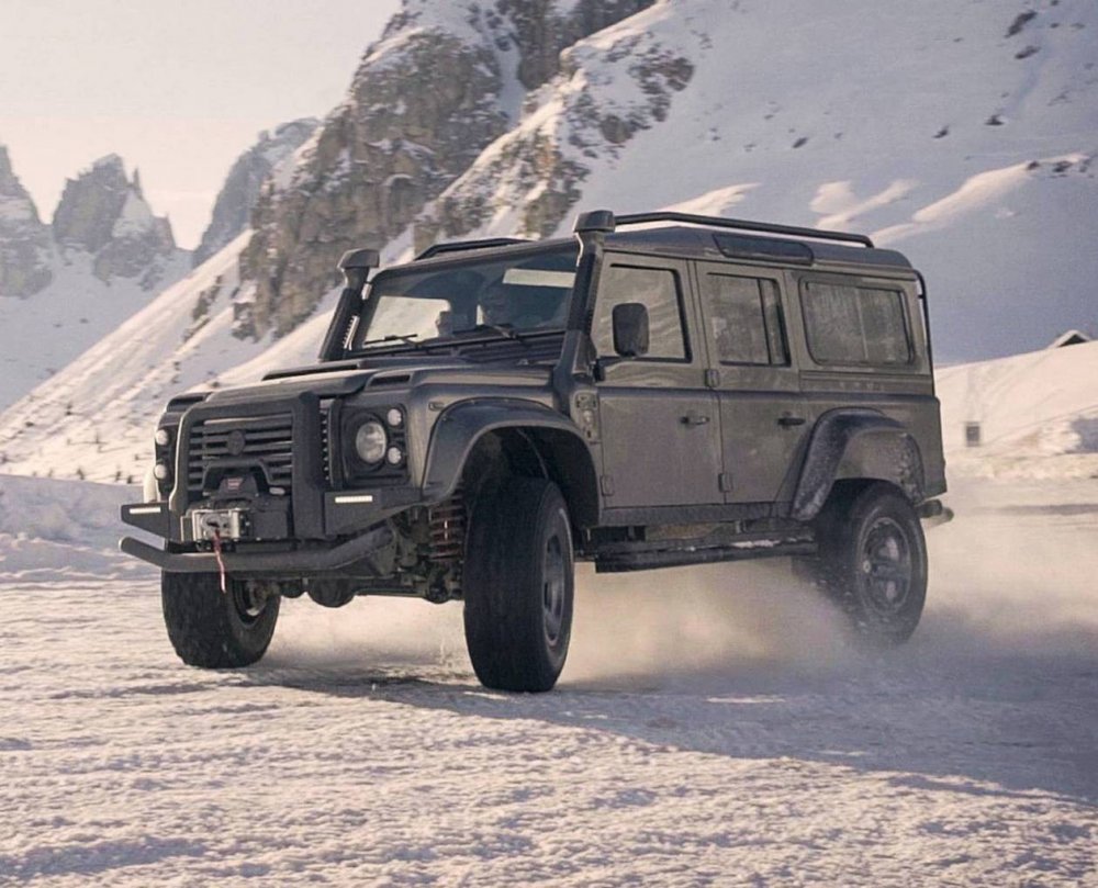 Land Rover Defender от Ares Design: карбоновый «костюм», новый интерьер и расточенный двигатель - «Land Rover»