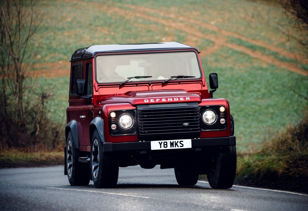Land Rover Defender вернулся в мощной особой версии - «Land Rover»