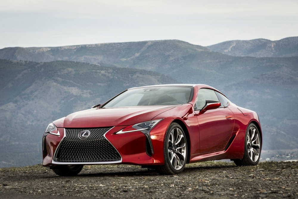Lexus отзывает машины в России из-за риска утечки топлива - «Lexus»