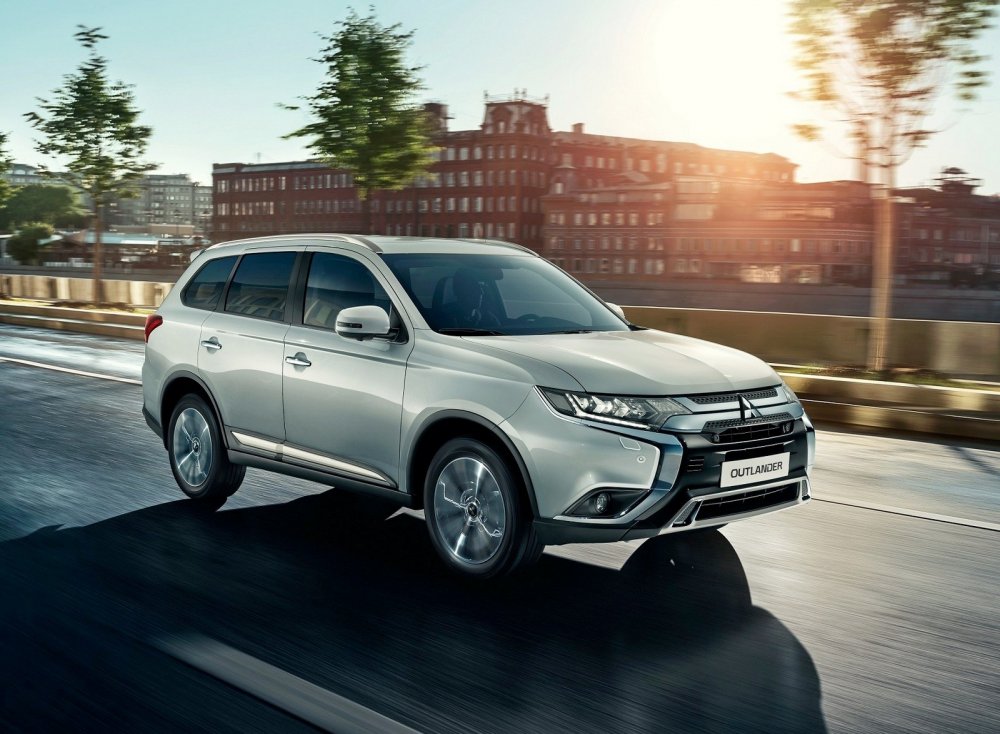 Mitsubishi Outlander-2019 уже в России: прежние моторы, зато в салоне обещают тишину - «Mitsubishi»