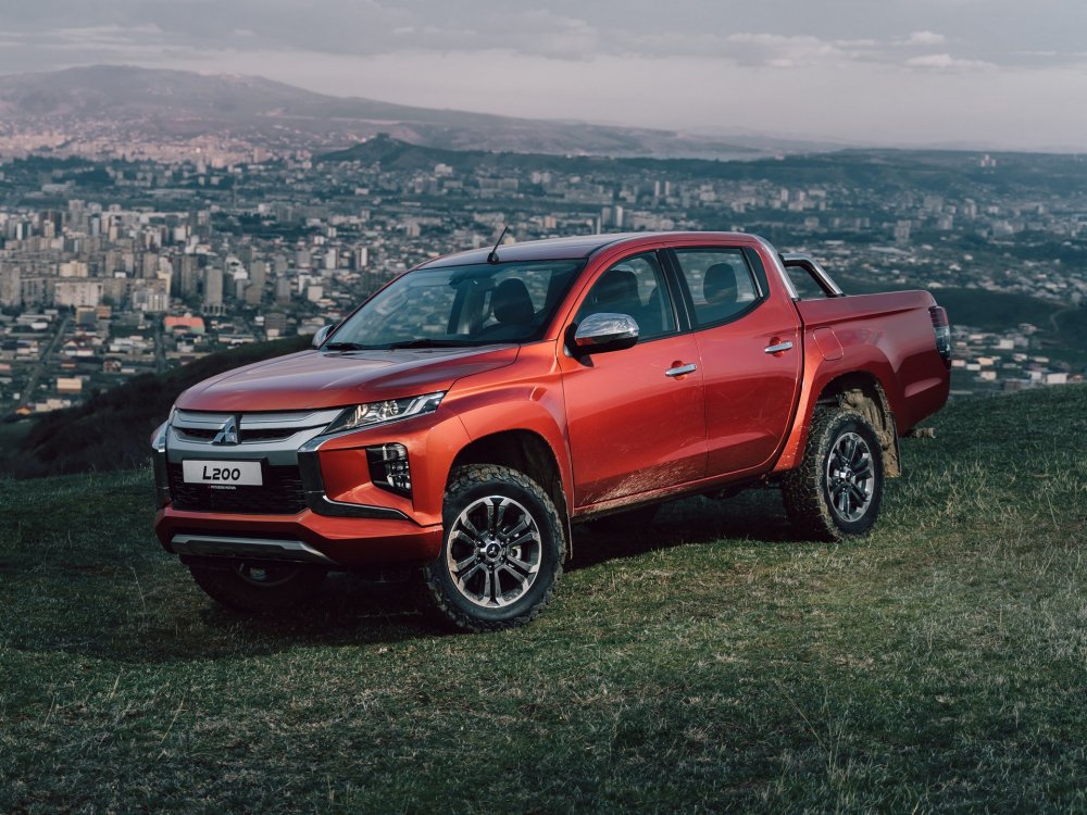 Модные снаружи, олдскульные внутри: тест-драйв обновлённого пикапа Mitsubishi L200 - «Тест-драйв»
