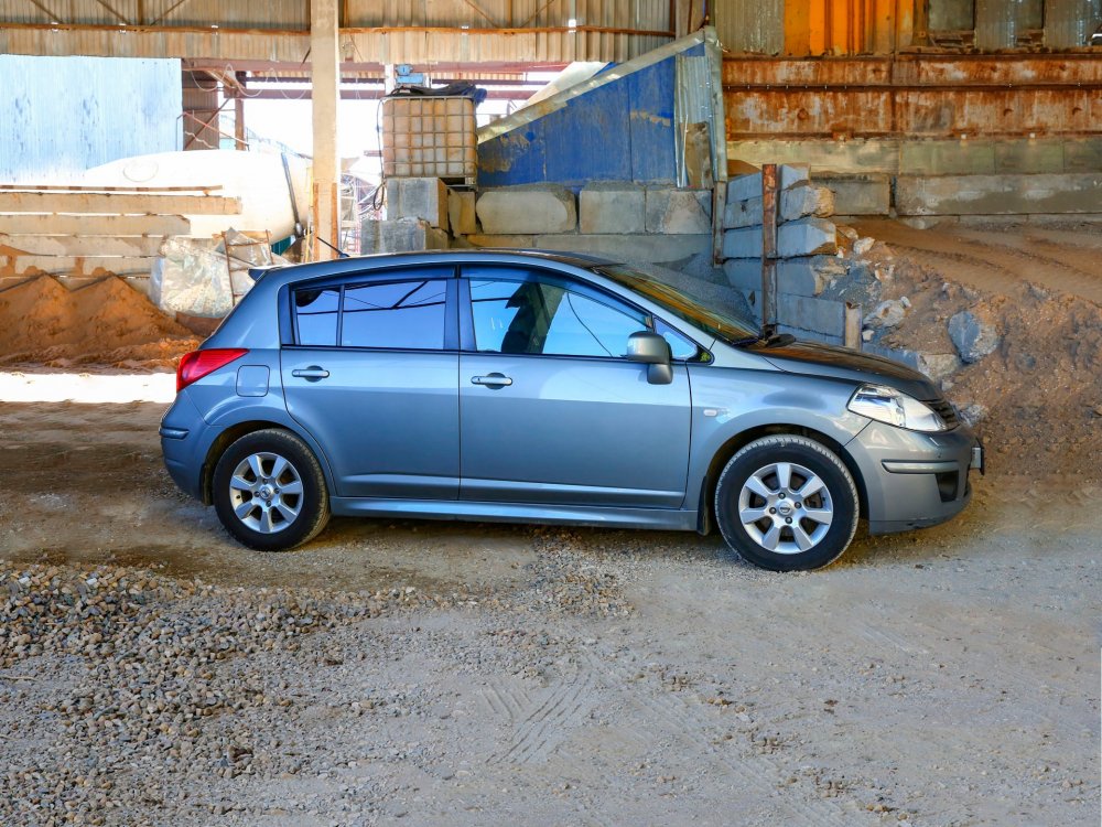 Nissan Tiida I c пробегом: моторы с ресурсом “за 350” и неприятный сюрприз от ручной коробки - «Nissan»