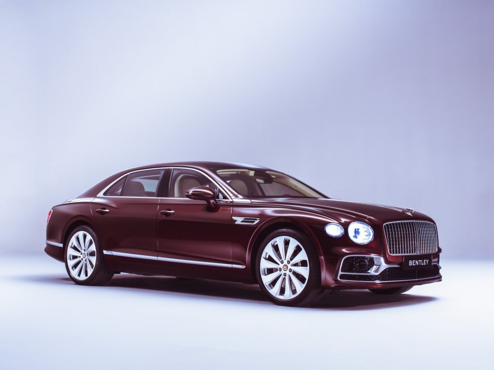 Новый Bentley Flying Spur: полноуправляемое шасси и эмблема с «мигалкой» - «Bentley»