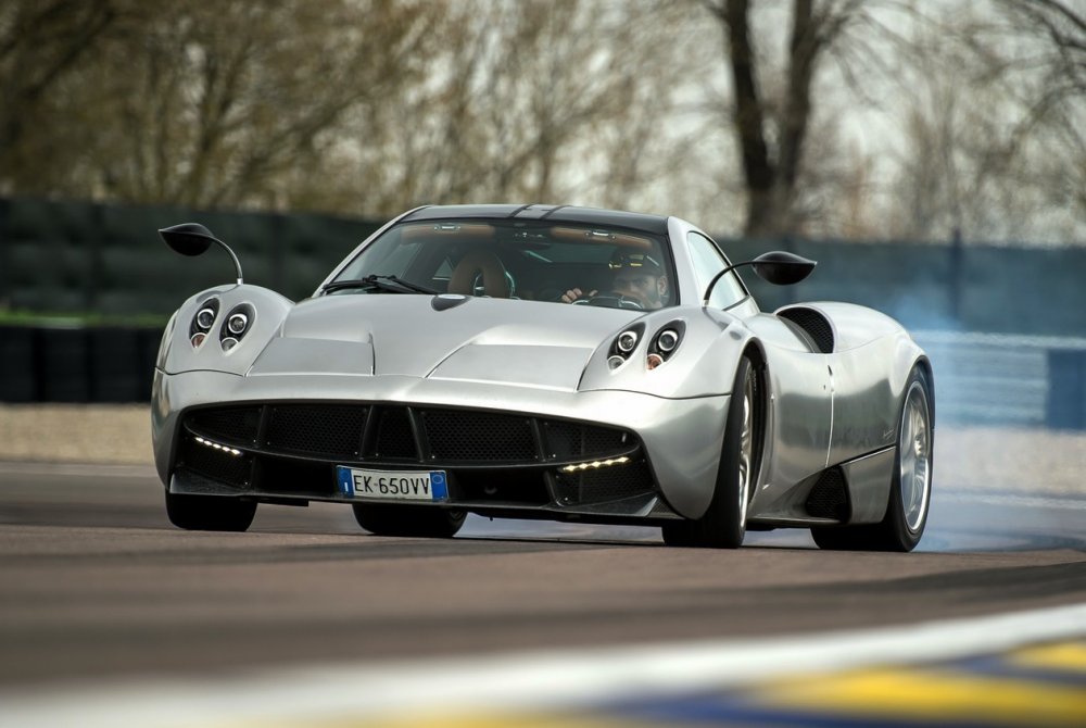 Pagani анонсировала премьеру родстера - «Pagani»