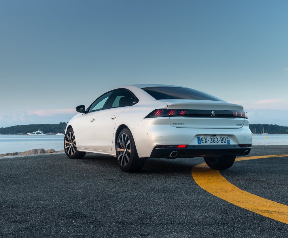 Первые тесты Peugeot 508: цепкое шасси, удобный салон - «Peugeot»