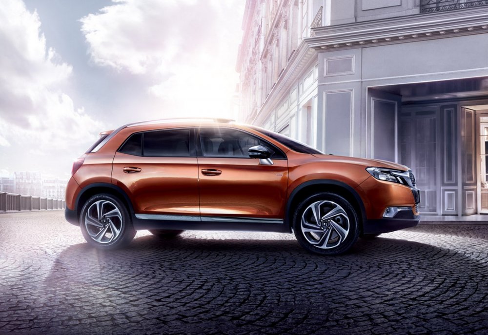 Появились фото салона рестайлингового кроссовера DS 6 - «DS»