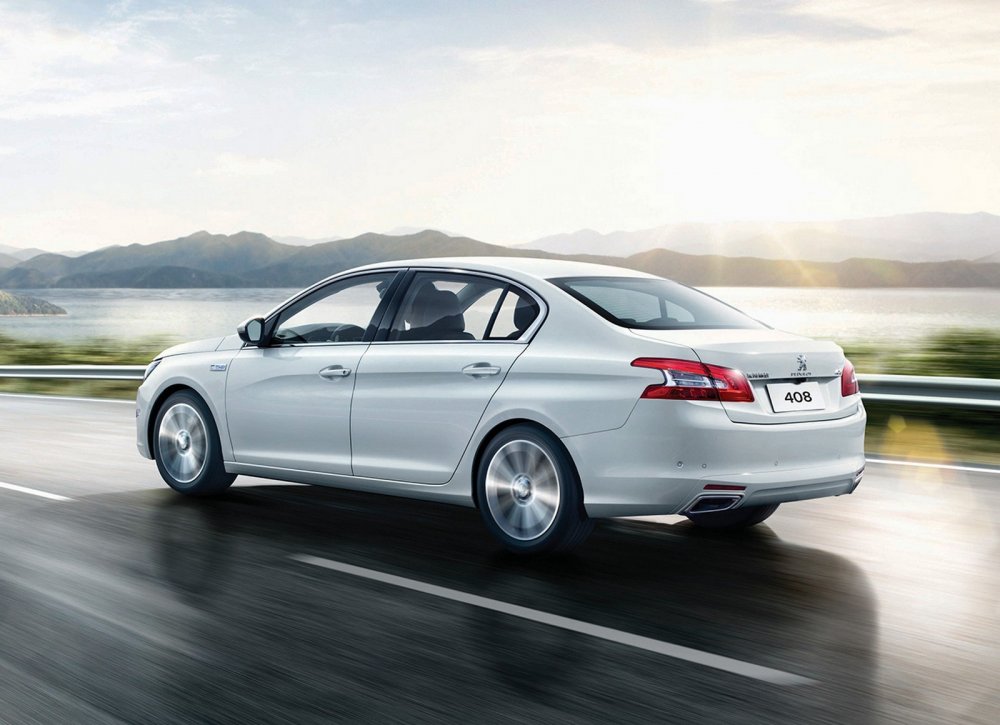 Посвежевший седан Peugeot 408 снова засветился на фото - «Peugeot»