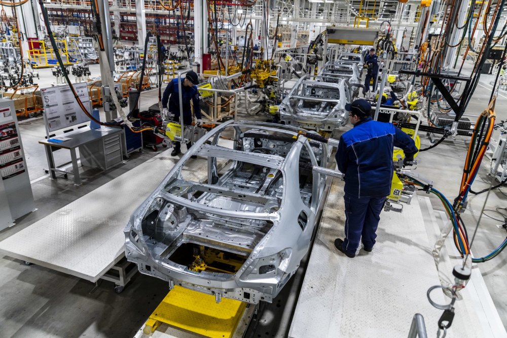 Путин на Аурусе открыл российский завод Mercedes-Benz - «Mercedes-Benz»