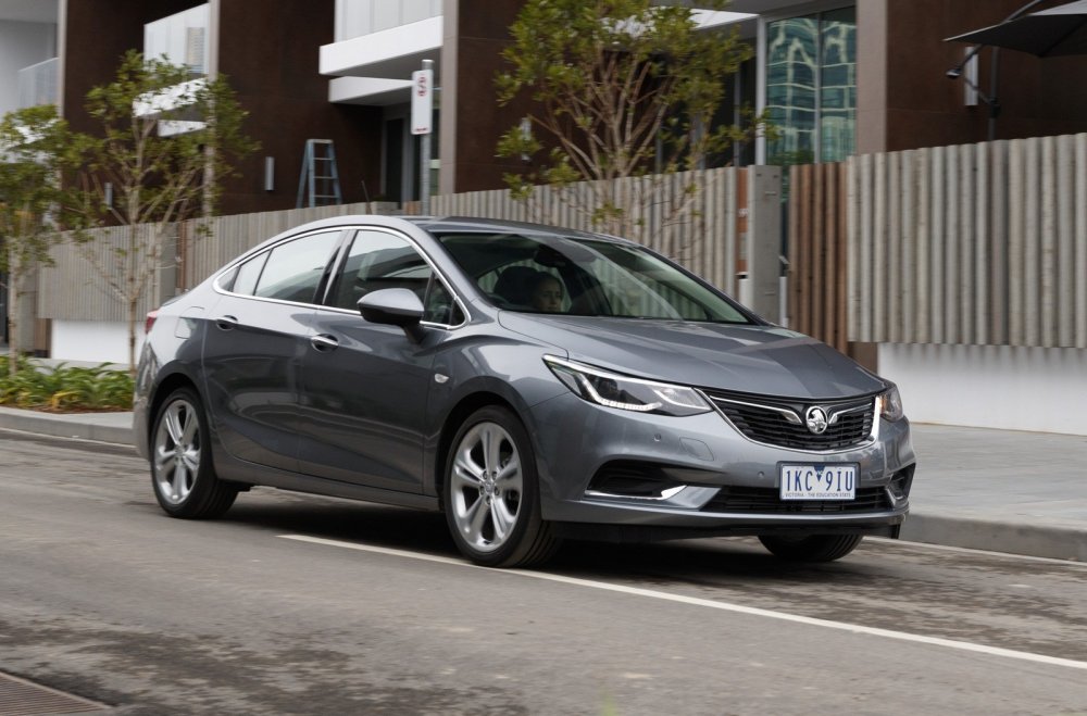 Седан Astra нового поколения выходит на рынок - «Holden»