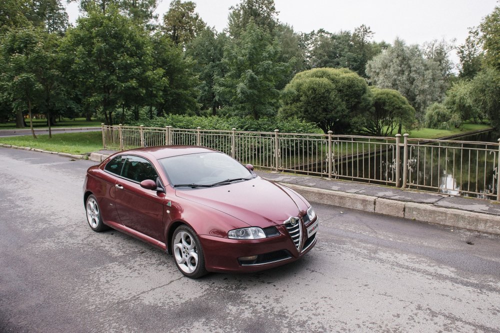 Справа налево: опыт владения Alfa Romeo GT - «Alfa Romeo»