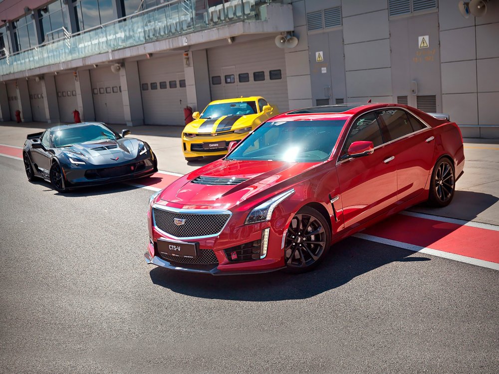 Тизер-шоу: Cadillac CTS-V против Chevrolet Camaro и Chevrolet Corvette - «Cadillac»