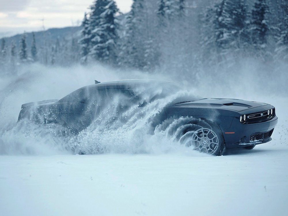Видео дня: Dodge Challenger GT попробовал испугать Россию рёвом мотора - «Dodge»