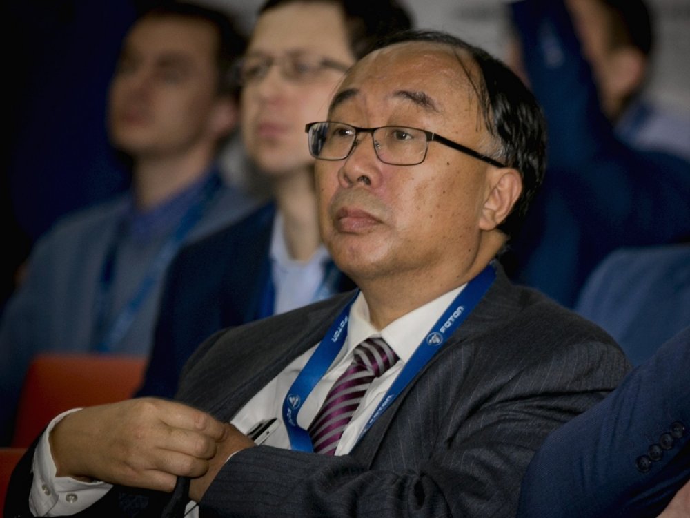 Ву Юецзюнь, Foton-Daimler: Auman EST A – не просто тягач, а транспортная система будущего - «Foton»