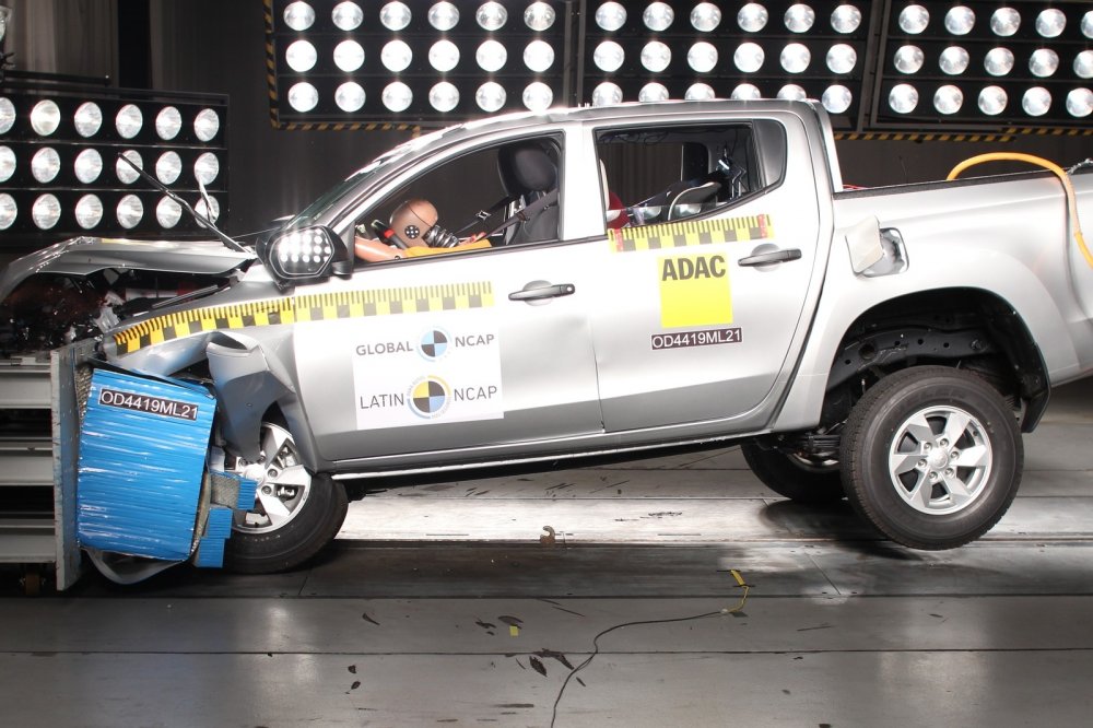 Зеро, господа! Mitsubishi L200 провалил краш-тест Latin NCAP - «Mitsubishi»