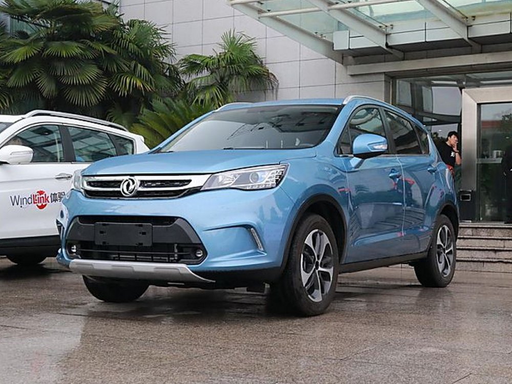 «Живые» фото кроссовера Dongfeng, который может добраться до России - «Dongfeng»
