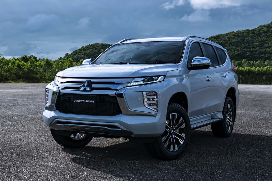 Mitsubishi Pajero Sport-2020: двухэтажная оптика и цифровая «приборка», багажник открывается «пинком» - «Mitsubishi»