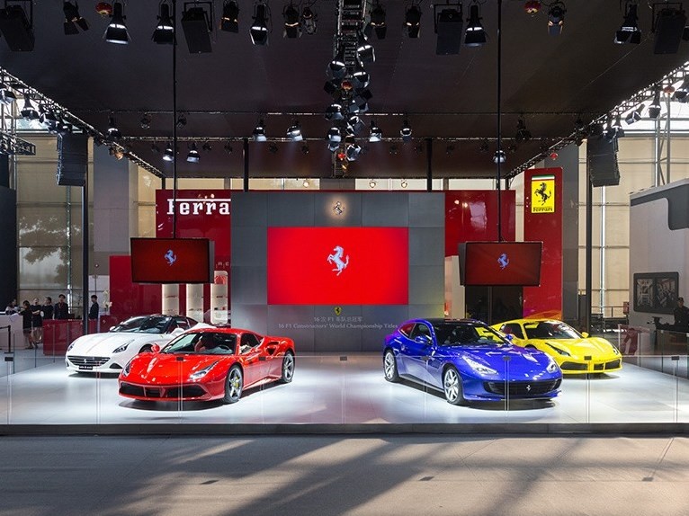 На "бюджетный" Ferrari для четверых наклеили ценник - «Ferrari»