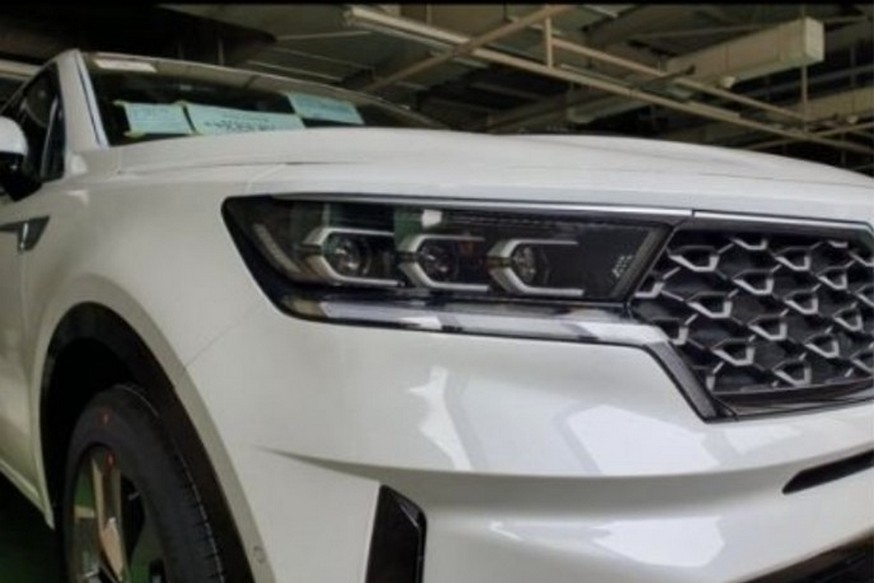 Новый Kia Sorento сбросил камуфляж: кроссовер стал похож на конкурента от Ford - «Kia»
