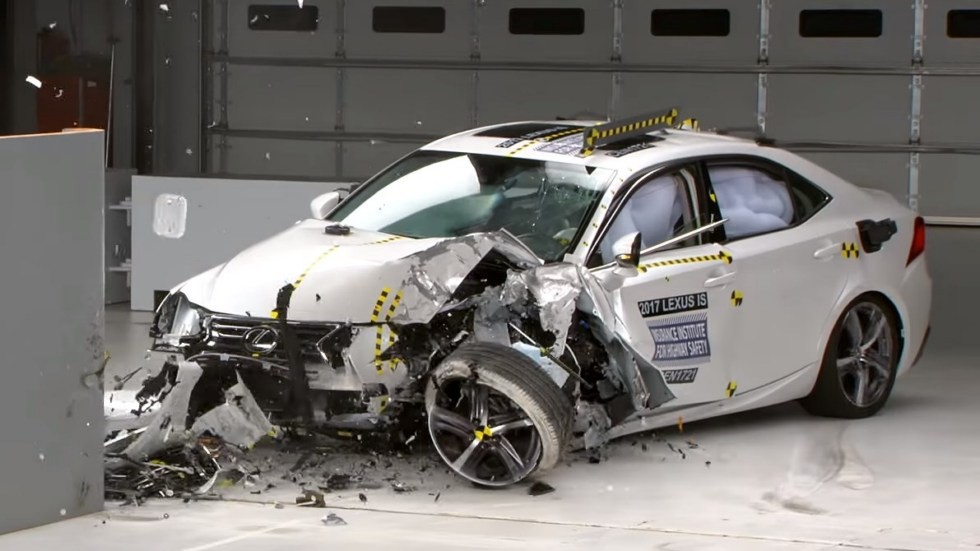 Обновленный Lexus IS получил максимальную оценку по безопасности - «Lexus»
