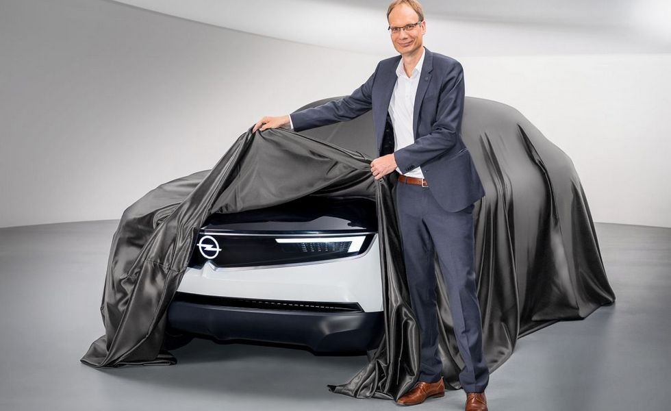 Opel показал новое «лицо» своих моделей - «Opel»