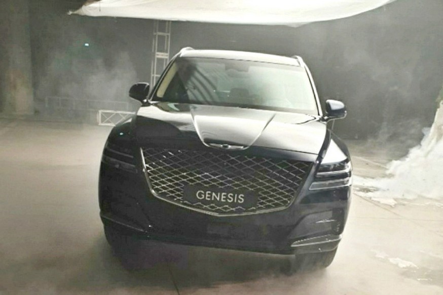 Первый кроссовер Genesis застукали без камуфляжа. SUV прочат новые моторы - «Genesis»