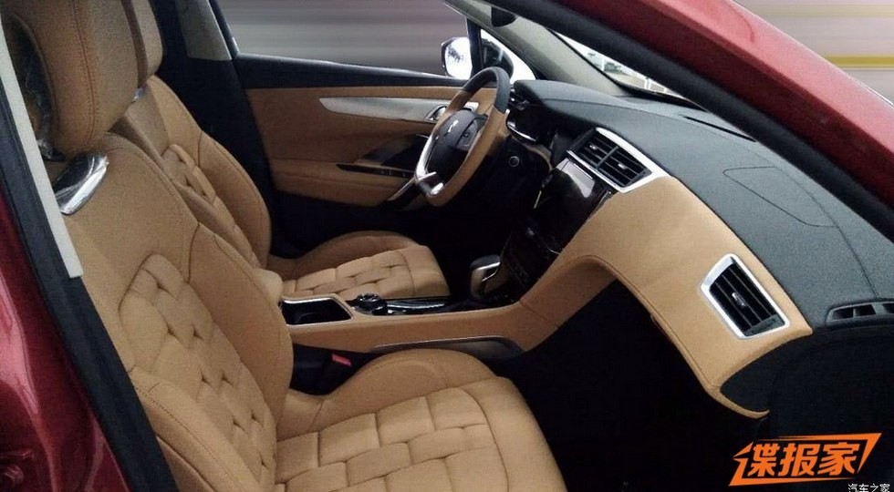 Появились фото салона рестайлингового кроссовера DS 6 - «DS»