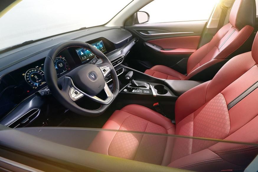 Провалившийся в РФ седан Changan сменил поколение: с другим салоном и прежними моторами - «Changan»