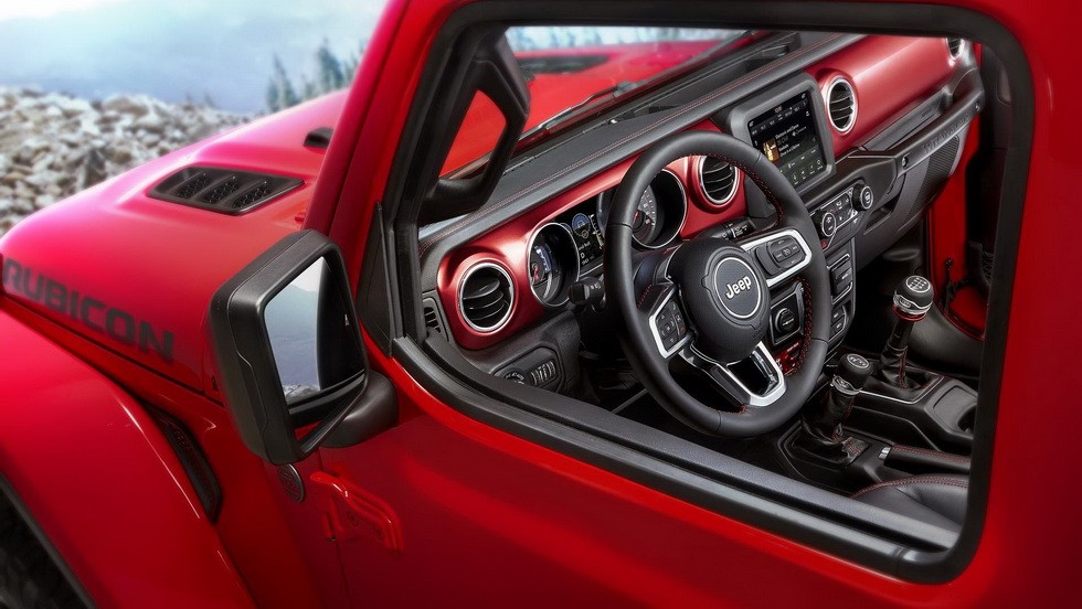 Рассекречен интерьер нового Jeep Wrangler - «Jeep»