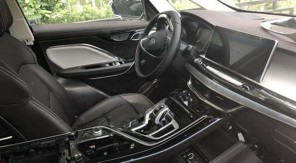 Рассекречен интерьер серийного компактвэна Geely - «Geely»