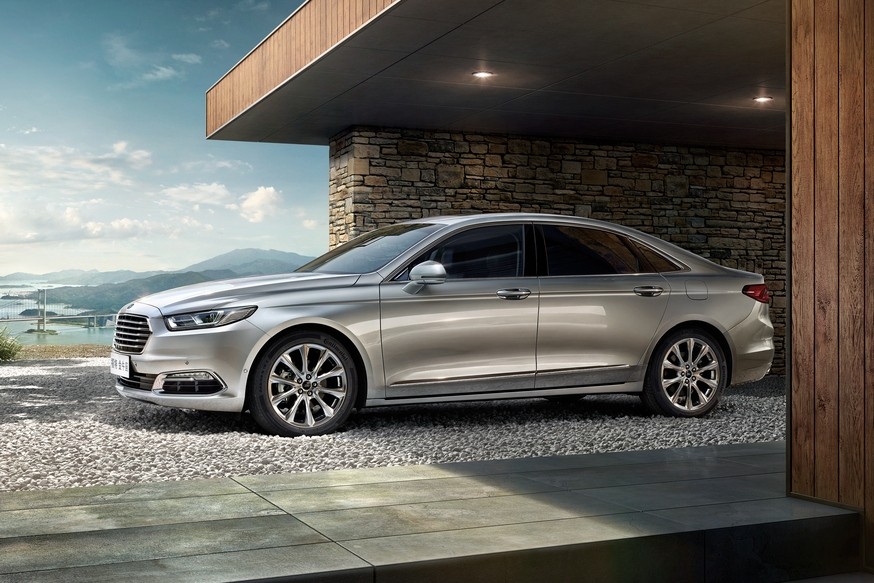 Родственный Ford Mondeo седан: плюс роскошная версия, минус базовый мотор - «Ford»