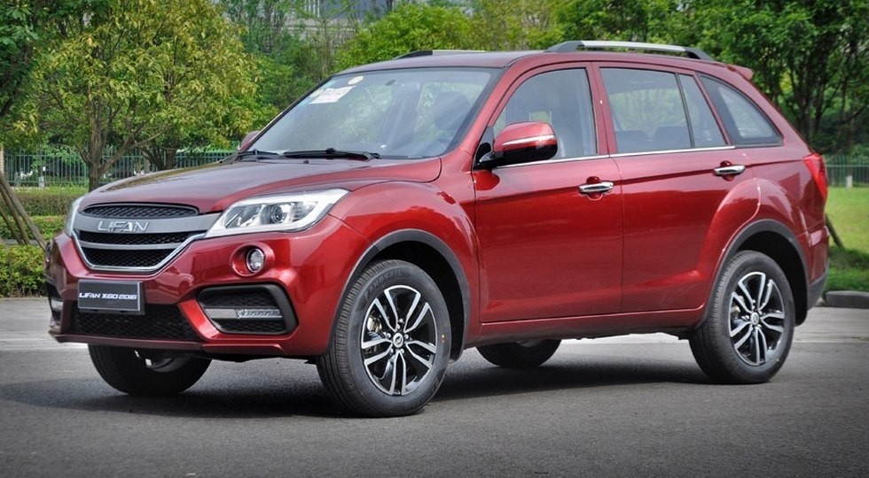 Россияне стали покупать меньше китайских автомобилей - «FAW»
